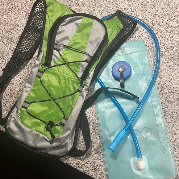 2 liter hydration backpack - Picture 1 of 3